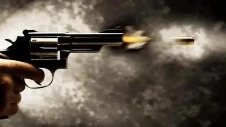 Advocate shot dead, brother critically injured in UP's Sultanpur, probe underway Advocate shot dead in uttar pradesh