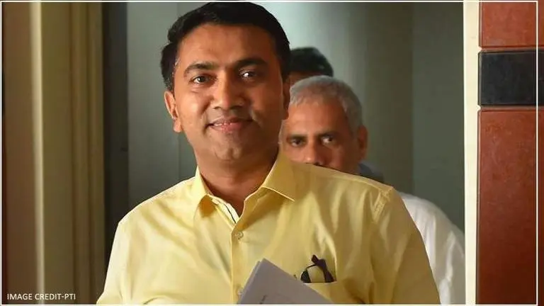 Danger to aircraft once every 10 days from birds & stray dogs on Goa runway: CM Sawant Goa