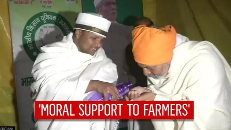 Jharkhand Agri Minister meets Rakesh Tikait at Ghazipur border; extends support to protest Farmers protest