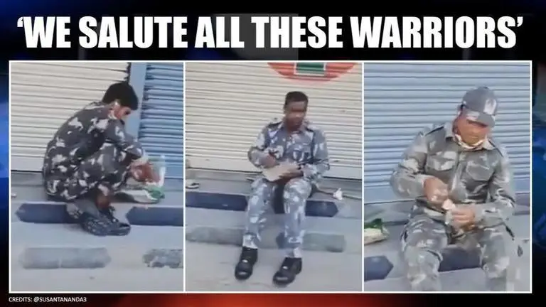 Heartbreaking! CRPF jawans eat their meals sitting on footpath amid COVID-19 crisis CRPF jawans
