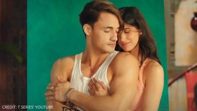 Asim Riaz and Sakshi Malik's music video 'Veham' wins hearts; netizens pour love | WATCH Asim Riaz