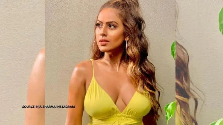 Nia Sharma flaunts 'dramatic' eye makeup, sets internet ablaze nia sharma