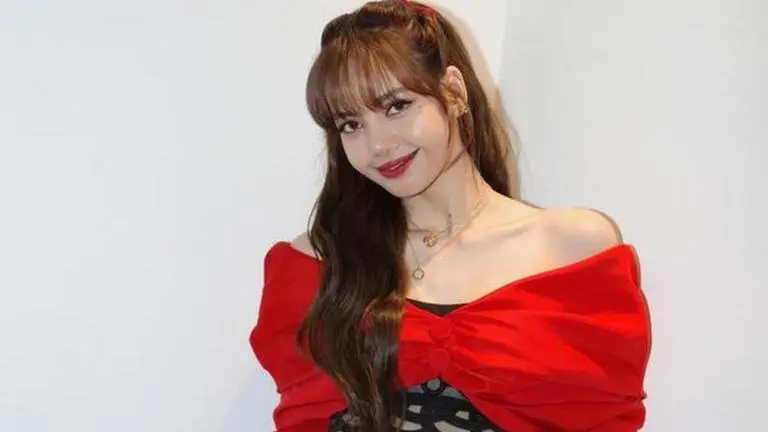 BLACKPINK Lisa's contract renewal with YG Entertainment uncertain, agency addresses report BLACKPINK