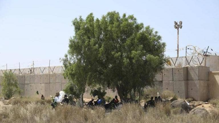 Tunisia and Libya take 276 migrants stranded in desert border region ...