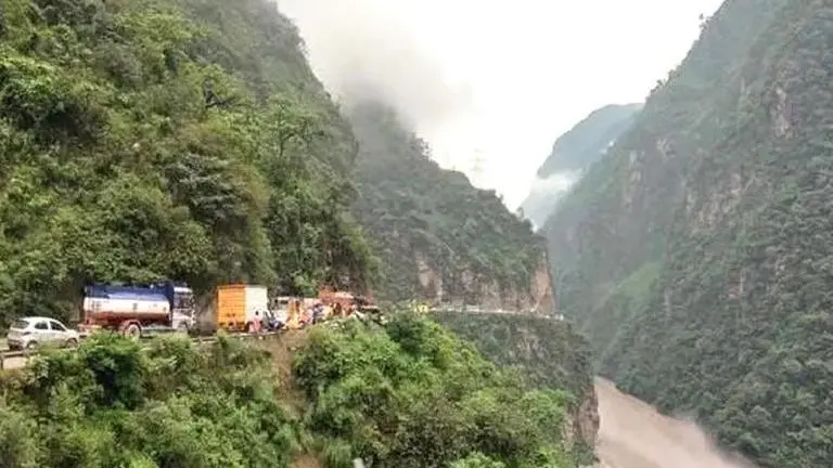 Himachal Pradesh landslide: Chandigarh-Manali Highway blocked again, restoration underway Himachal Pradesh landslide