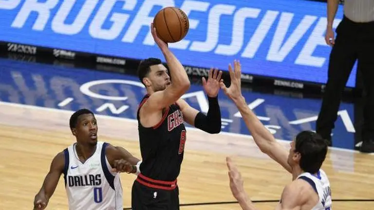 Mavericks use big 4th-quarter run to beat Rockets 113-100