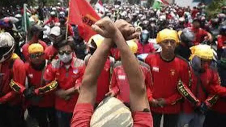 Students, workers protest new Indonesian law