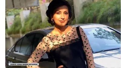 Sonali Bendre breaks down in front of Kareena as she opens up about her battle with cancer sonali bendre