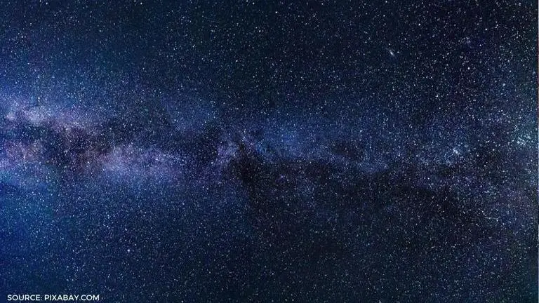 The Milky Way is recycling its gases to form a clumpy halo to make new stars Milky Way recycling its gases