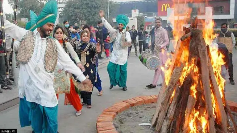 Lohri 2022: Happy Lohri images, GIFs, quotes, Whatsapp status, pictures and more lohri 2022