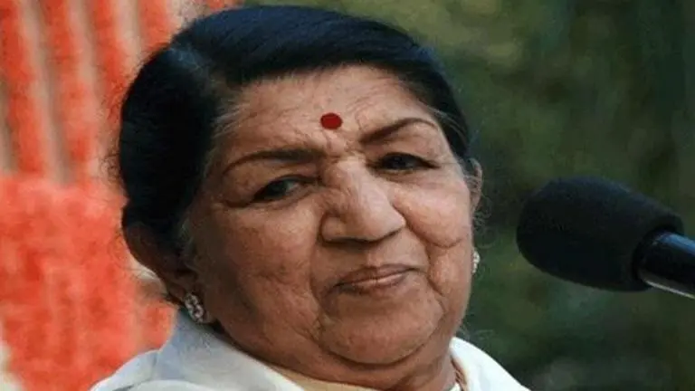 Lata Mangeshkar, ICU, Breeach Candy Hospital, Lata Mangeshkar in ICU, Lata Mangeshkar health update, Lata Mangeshkar suffers from Pneumonia, COVID-19