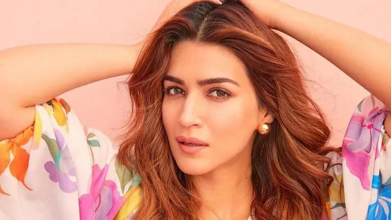 Kriti Sanon flaunts her 'pampered skin', fans say she can be a 'Korean Queen' Kriti Sanon
