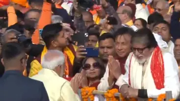 PM Modi Greets Amitabh Bachchan After Ram Mandir Pran Prathistha Ceremony, Video Goes Viral Amitabh Bachchan, PM Modi
