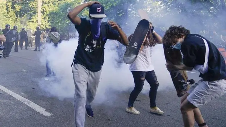 Doctors warn against use of tear gas to disperse protesters, cite surge in COVID-19 cases Doctors