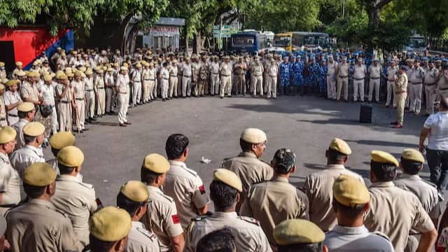 Farmers from Tamil Nadu Hold Protest in Delhi at Jantar Mantar, Demand ...