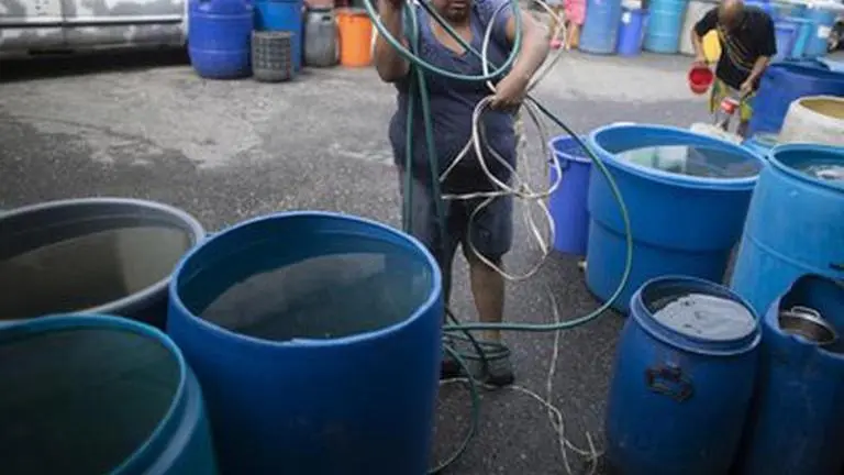 People scramble for water across Venezuela