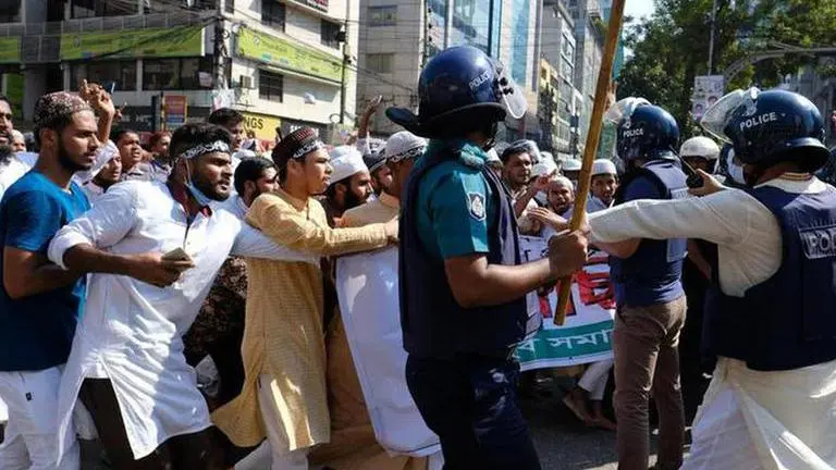 Analysts see conspiracy against Hasina govt in attacks on Durga Puja