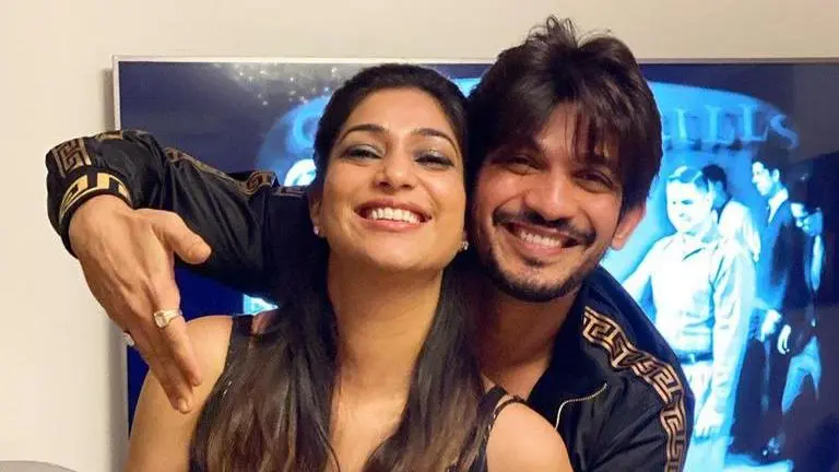 Arjun Bijlani makes COVID positive wife Neha Swami's quarantine b'day special; See Pics