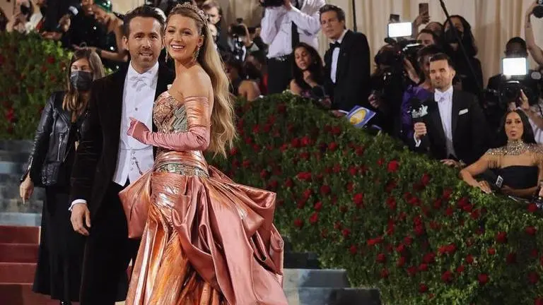 Blake Lively dons Statue of Liberty-inspired reversible gown, Ryan looks dapper in black Met Gala 2022, Blake Lively, Ryan Reynolds, Blake Lively met gala 2022 outfit, Ryan Reynolds Met Gala 2022 outfits, Met Gala 2022 red carpet