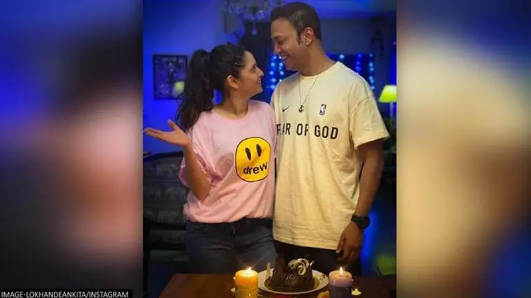 Ankita Lokhande shares a picture with beau Vicky Jain with a 'special promise' Ankita Lokhande