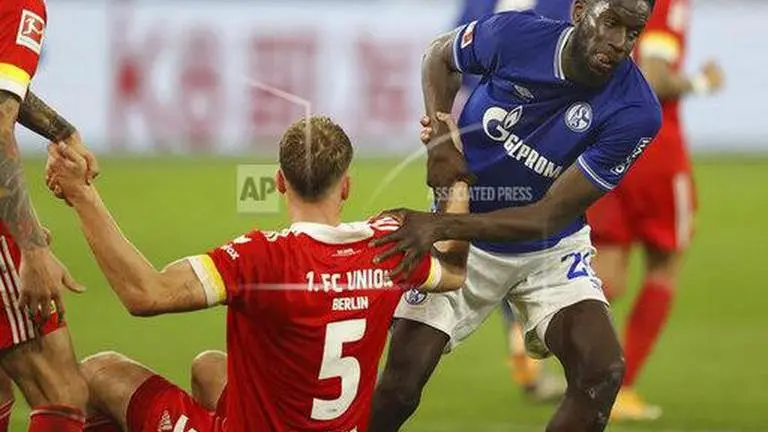 Schalke climb off bottom of Bundesliga table with 1-1 draw against Union Berlin