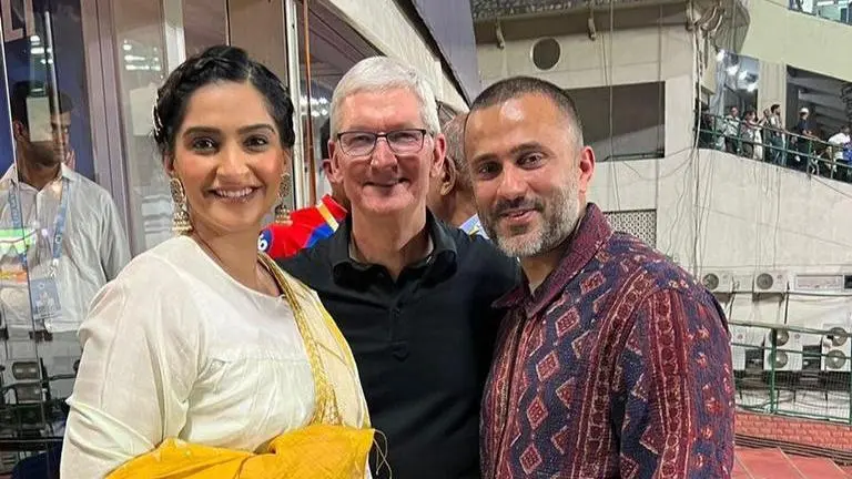 Tim Cook thanks Sonam Kapoor, Anand Ahuja for 'unforgettable evening' at IPL 2023 match Tim Cook