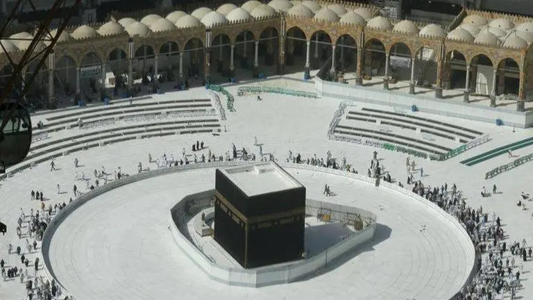 Hajj minister tells Muslims to delay plans