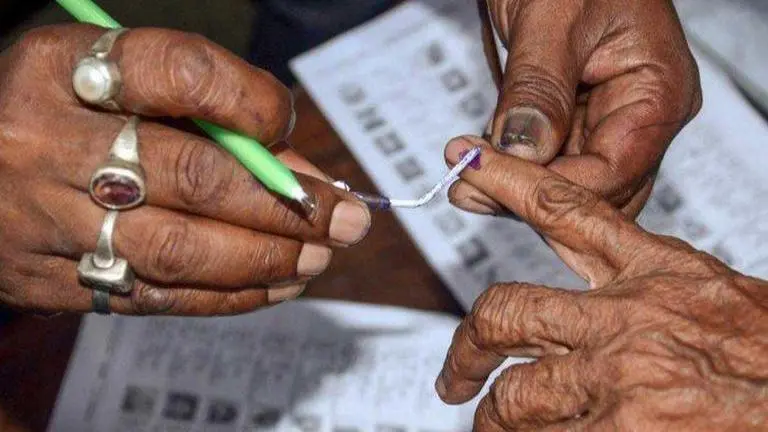 39.8 pc voting in Jharkhand till 1 pm amid poll violence, 1 killed Jharkhand