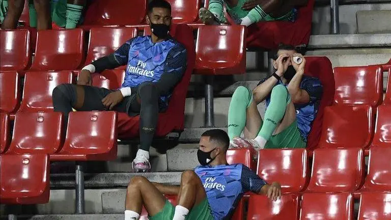 Zidane caps title campaign by ignoring out-of-favor Bale Zidane