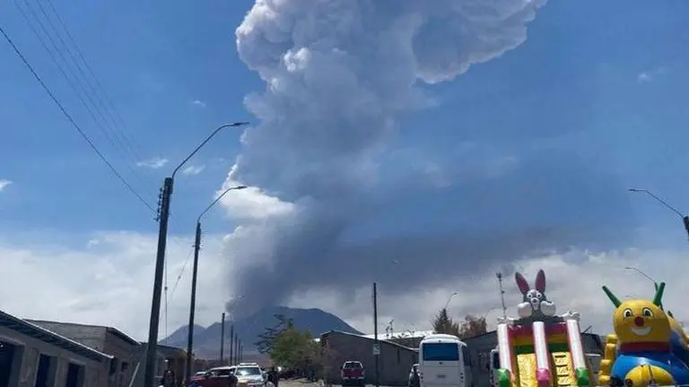 'Unstable' Lascar volcano becomes active, Chilean officials issues yellow alert Lascar volcano