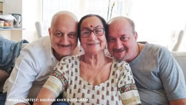 Anupam Kher gets quick haircut from brother Raju; leaves fans in splits Anupam Kher
