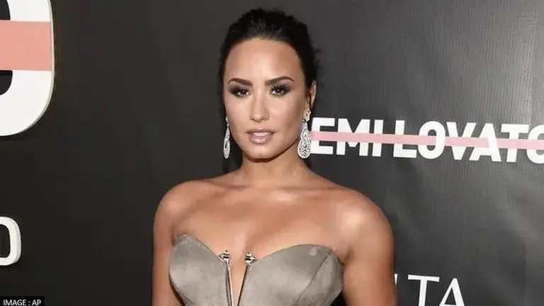 Demi Lovato on why she started using she/her pronouns again: 'I didn’t feel like a man...' Demi Lovato