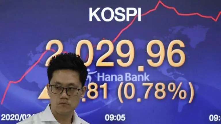 World stocks mixed after Wall Street sinks despite rate cut