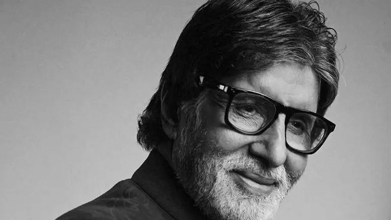 Amitabh Bachchan shares selfie as he heads to sets, says 'need to work for 15 hours' Amitabh Bachchan shares glimpse while travelling to sets, says 'need to work for 15 hours'