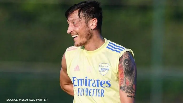 Mesut Ozil receives £8m 'Arsenal loyalty bonus' despite not featuring this season mesut ozil