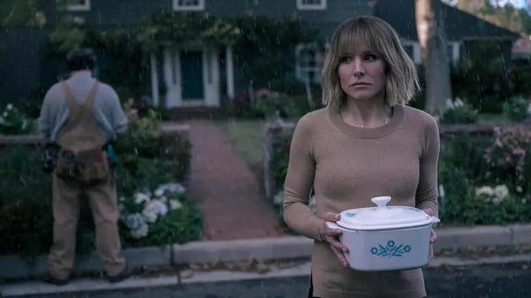 'The Woman in the House Across the Street from the Girl in the Window' ending explained The Woman In The House, kristen bell