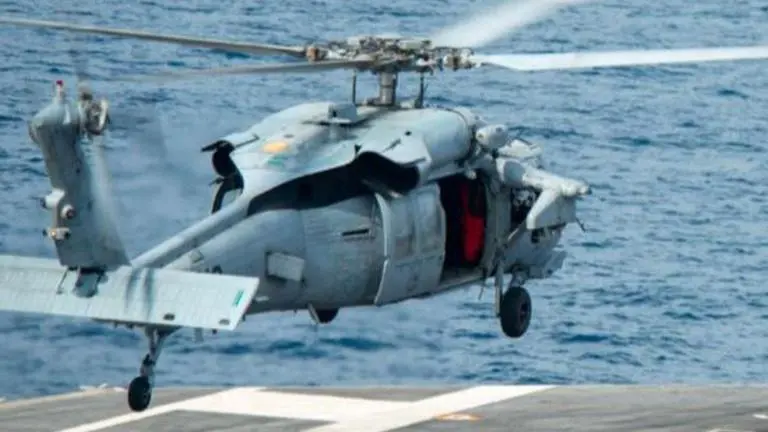 US Navy MH-60S helicopter crashes in ocean off Southern California Helicopter crash
