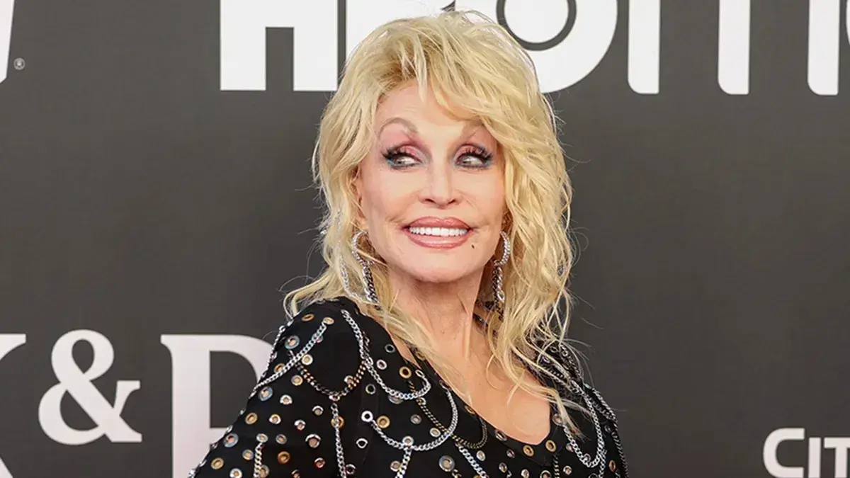 Dolly Parton Opens Up About The Time She Thought Of Taking Her Own Life After Hitting A Low Dolly Parton