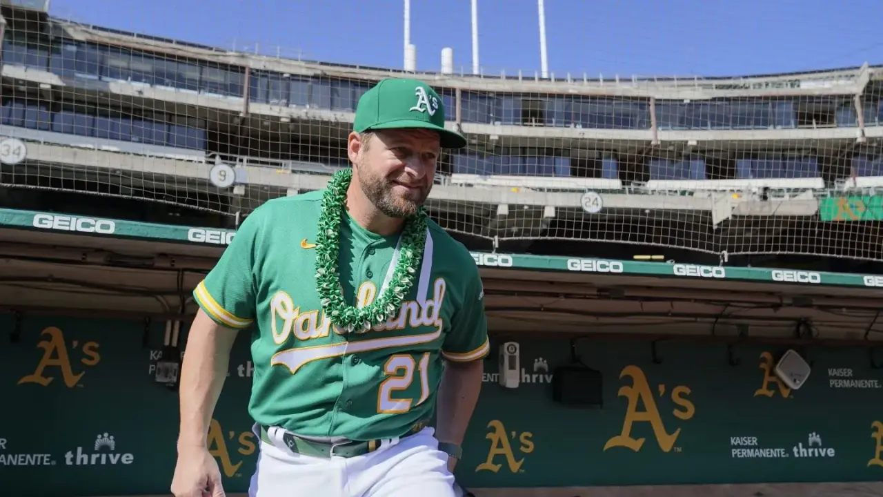 Guardians hire Mariners bullpen coach Stephen Vogt as their new manager to replace Terry Francona Guardians hire former All-Star catcher Stephen Vogt as their new manager, gets 3-year contract