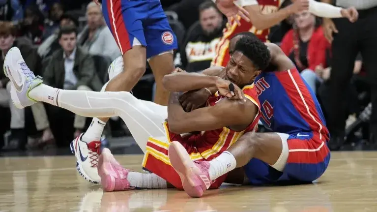 Trae Young posts 32 points, 15 assists as the Hawks beat the Suns 129-120 De’Andre Hunter