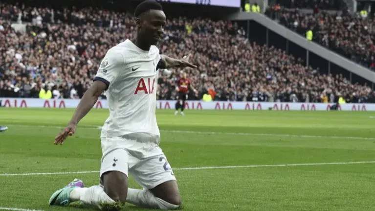 Pape Sarr scores, then goes off with injury in Tottenham's 3-1 win vs Bournemouth in Premier League Tottenham