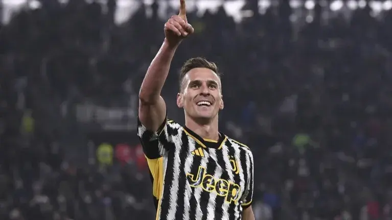Juventus beats Frosinone 4-0 with Milik hat trick to reach Italian Cup semifinal vs. Lazio Arkadiusz Milik