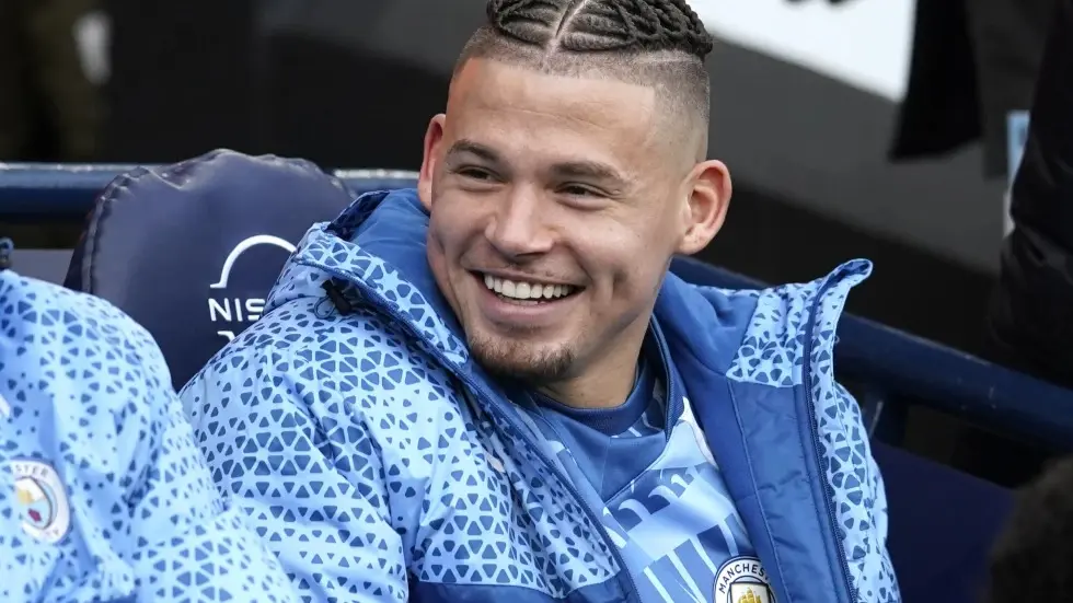 West Ham signs Kalvin Phillips on loan from Manchester City Kalvin Phillips