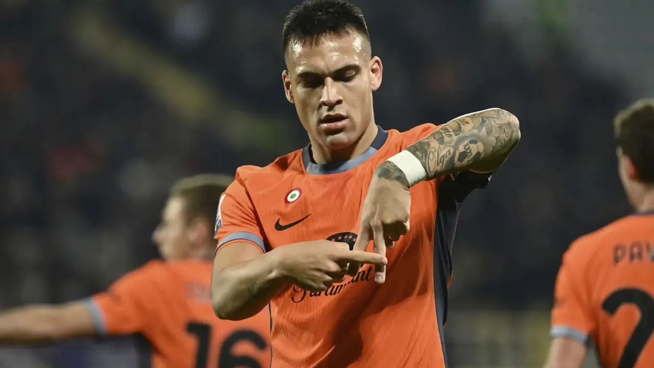Lautaro Martínez scores again to help Inter beat Fiorentina and move back top of Serie A Lautaro Martinez