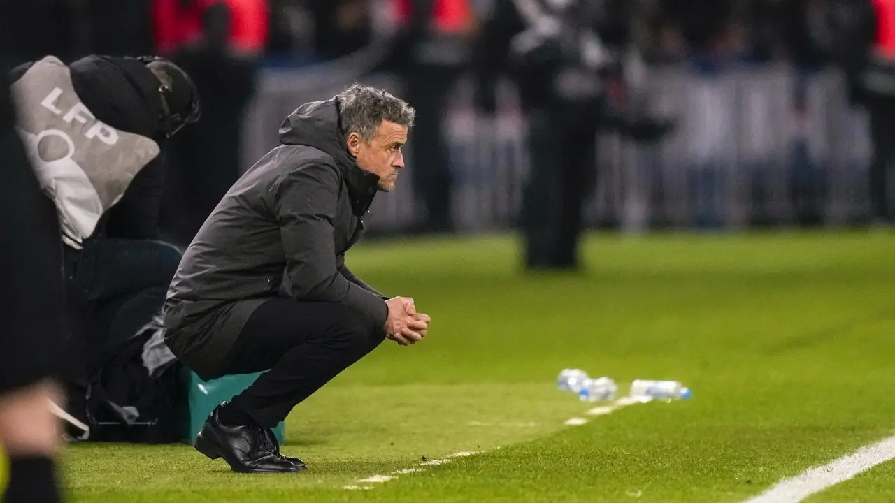 PSG Manager Luis Enrique To Undergo Surgery After Fracturing Collarbone In Cycle Crash Luis Enrique