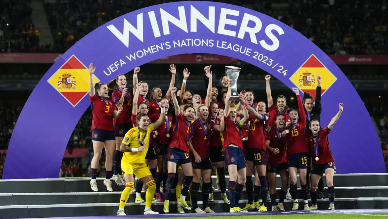 Spain women celebrate another soccer title; This time without the distractions Irene Paredes
