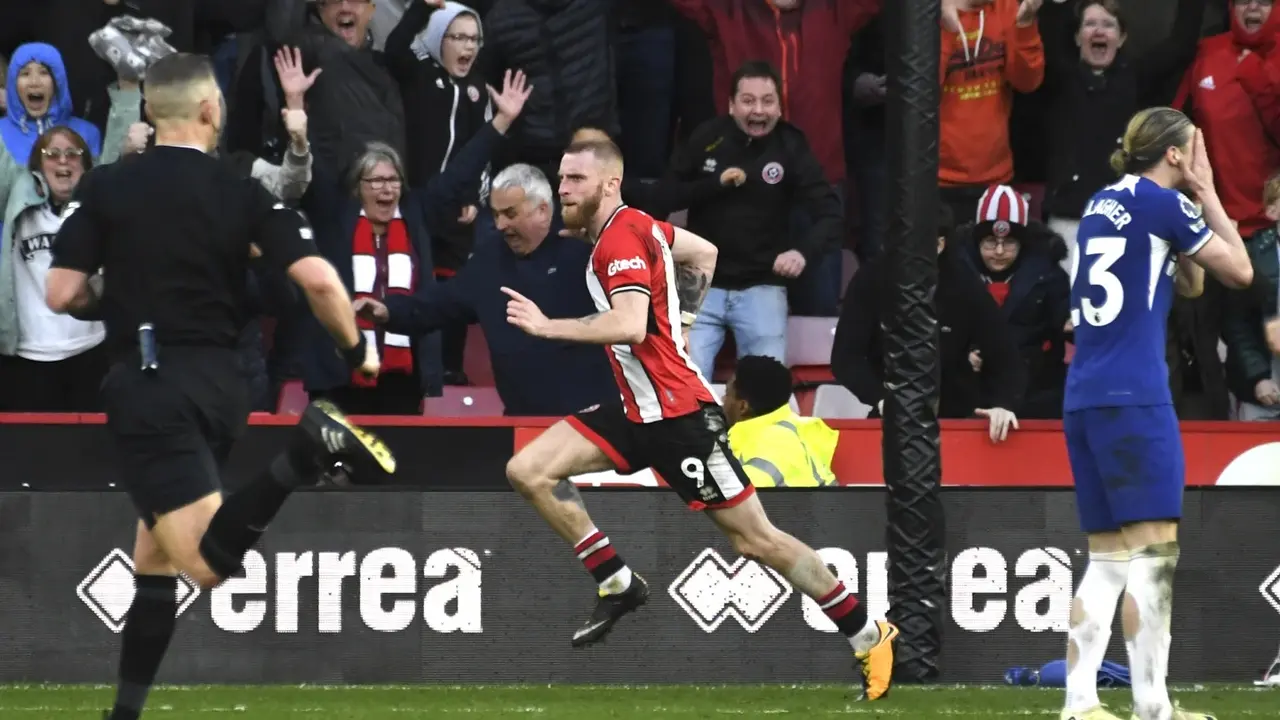 Oli McBurnie scores in stoppage time as Sheffield United draws 2-2 with Chelsea Ollie McBurnie