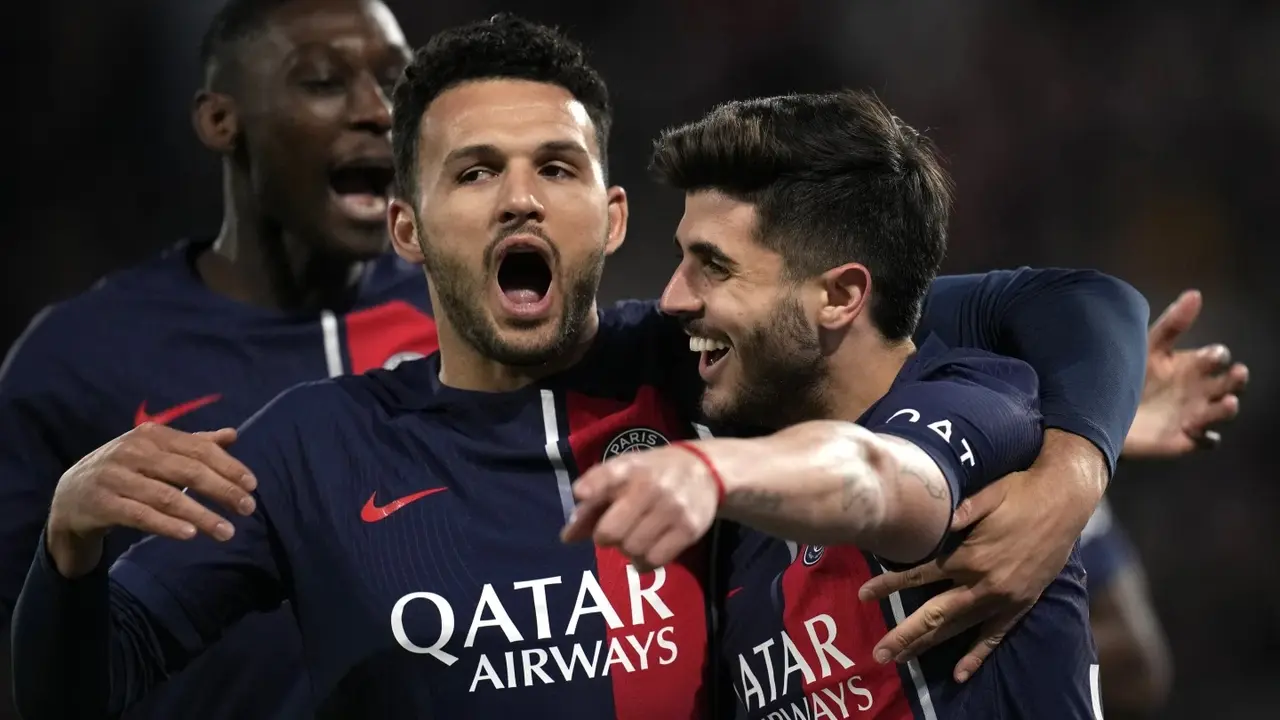 Leader PSG beats Lyon 4-1 despite Mbappé staying on the bench; Monaco wins 2-0 at Brest to go 2nd Lucas Beraldo
