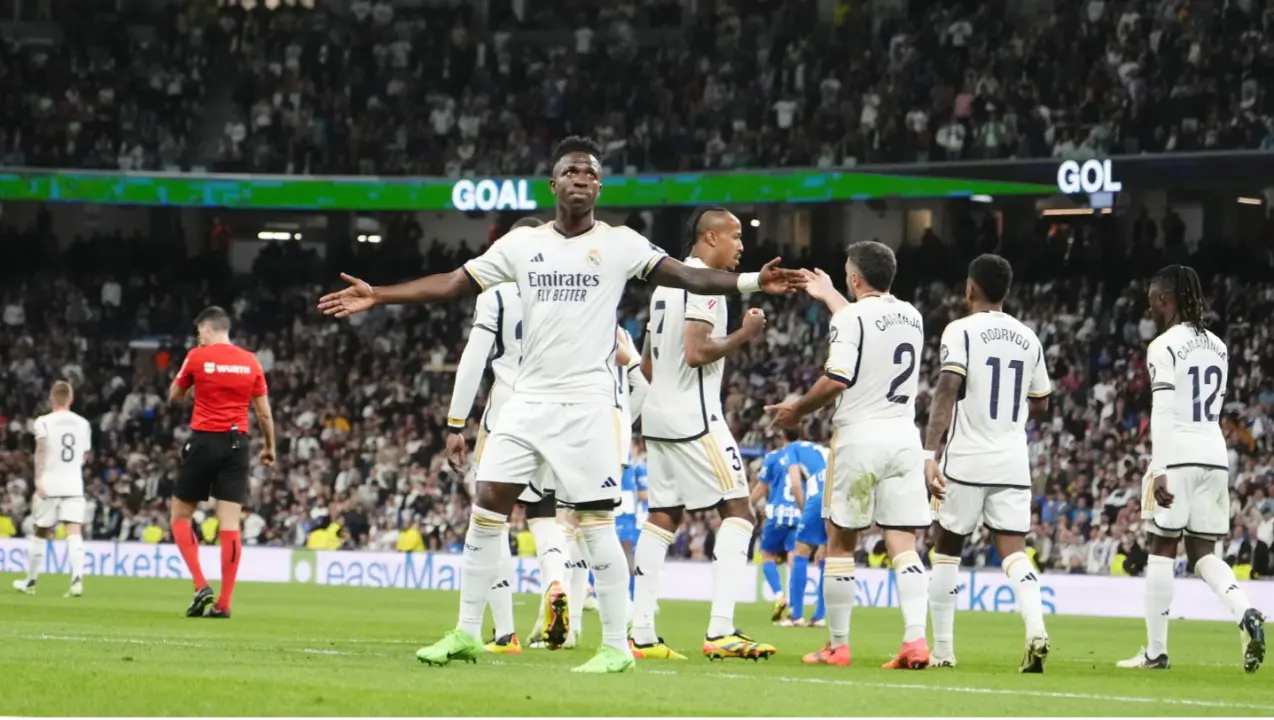 Real Madrid presents Spanish league trophy to fans and then routs Alaves 5-0 Vinicius Junior