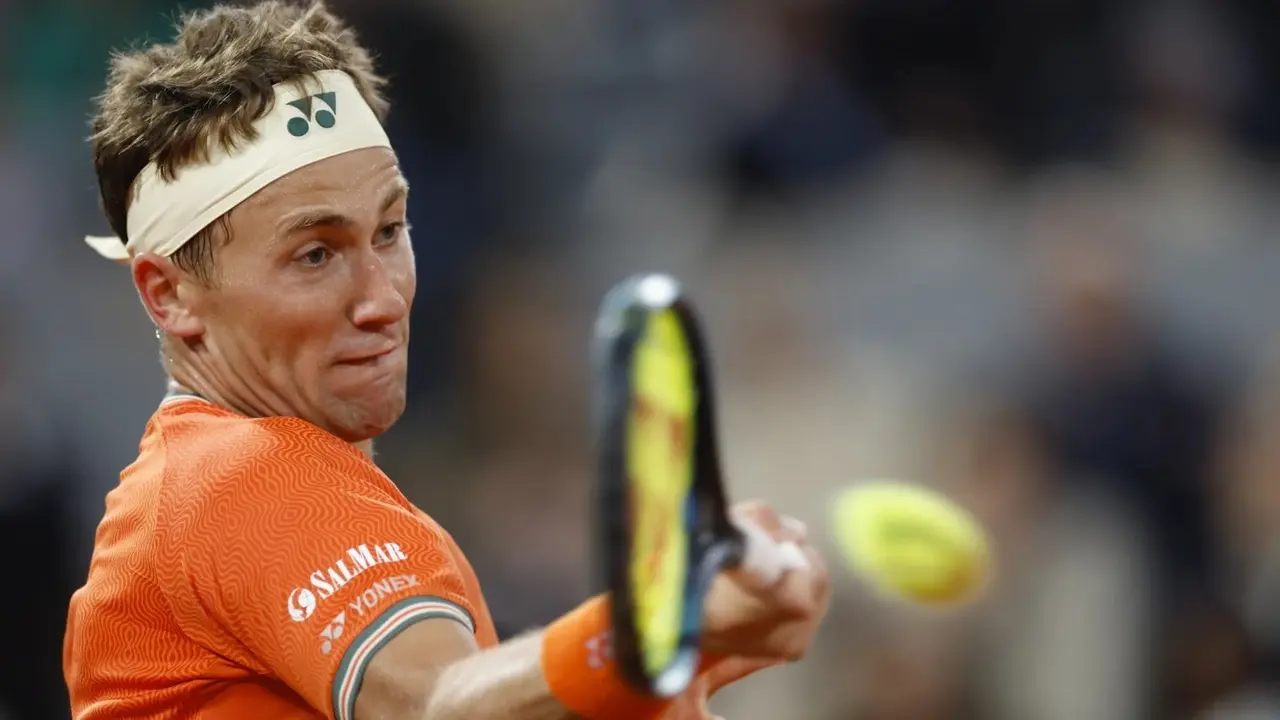 French Open: Casper Ruud and Aryna Sabalenka advance to the second round Casper Ruud